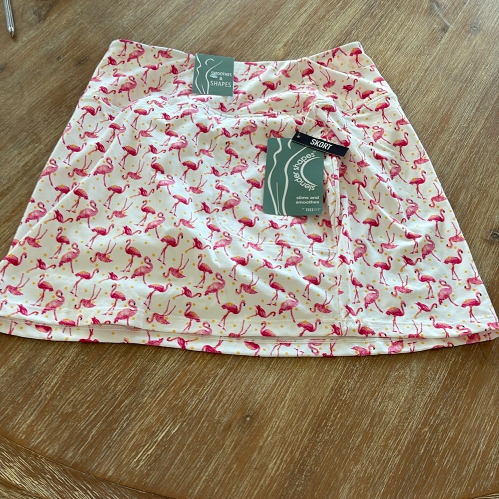 New With Tags SLENDER SHAPES Skort White/Flamingos Size Petite Small
